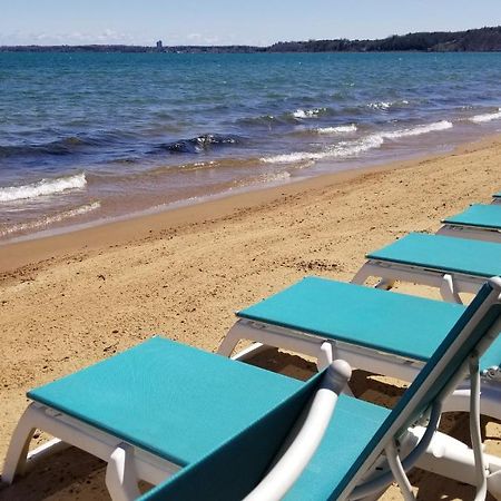 Brio Beach Inn Traverse City Dış mekan fotoğraf