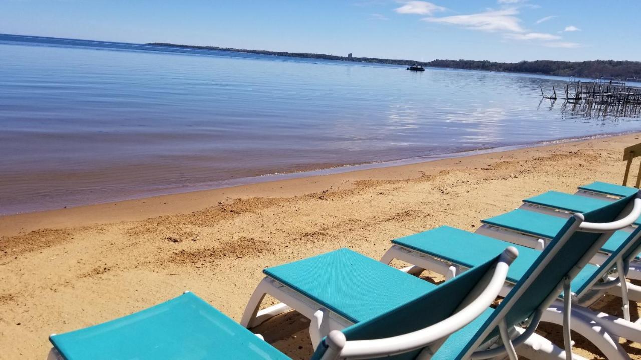 Brio Beach Inn Traverse City Dış mekan fotoğraf