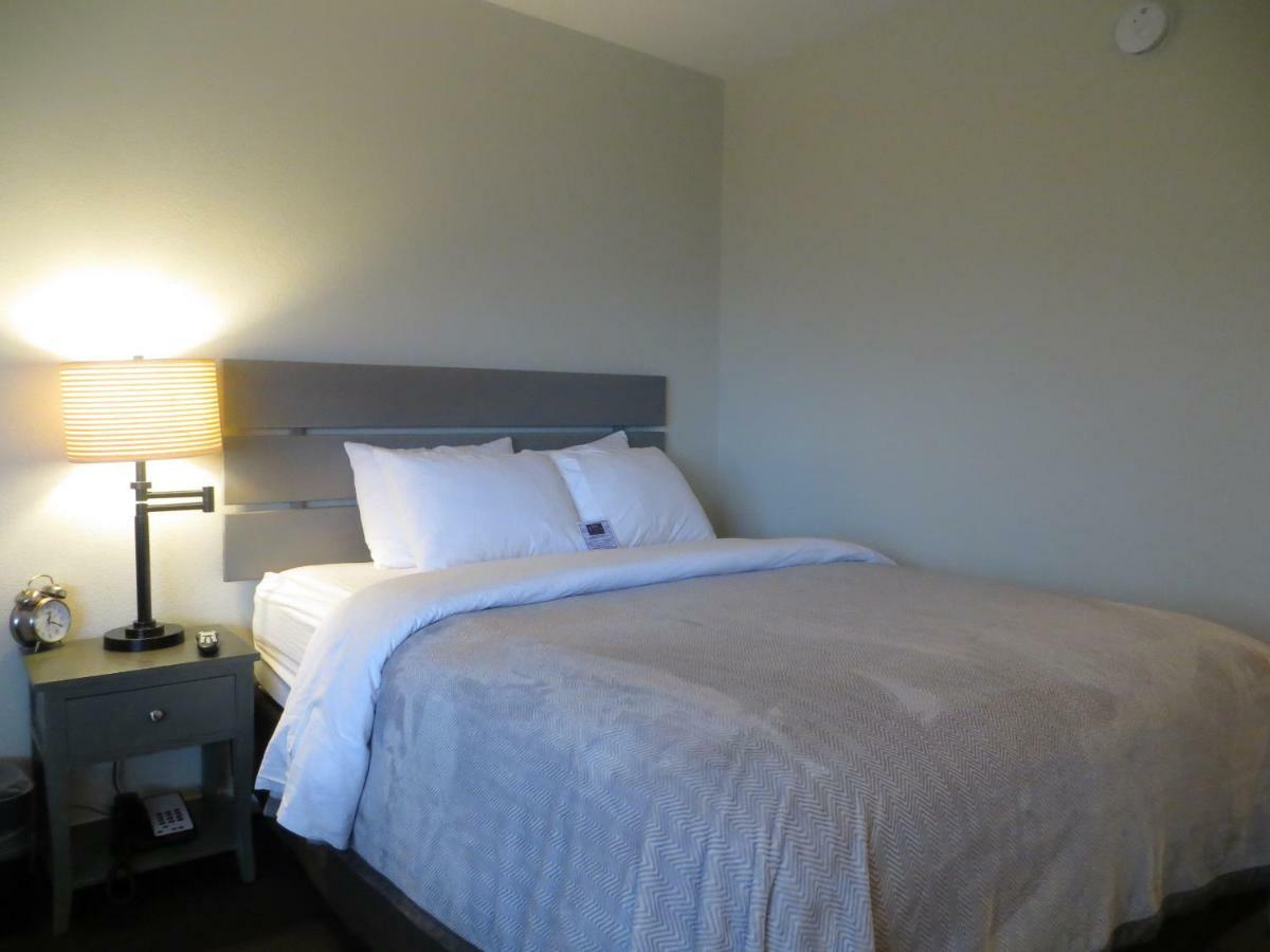 Brio Beach Inn Traverse City Dış mekan fotoğraf