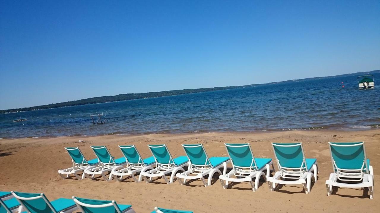 Brio Beach Inn Traverse City Dış mekan fotoğraf